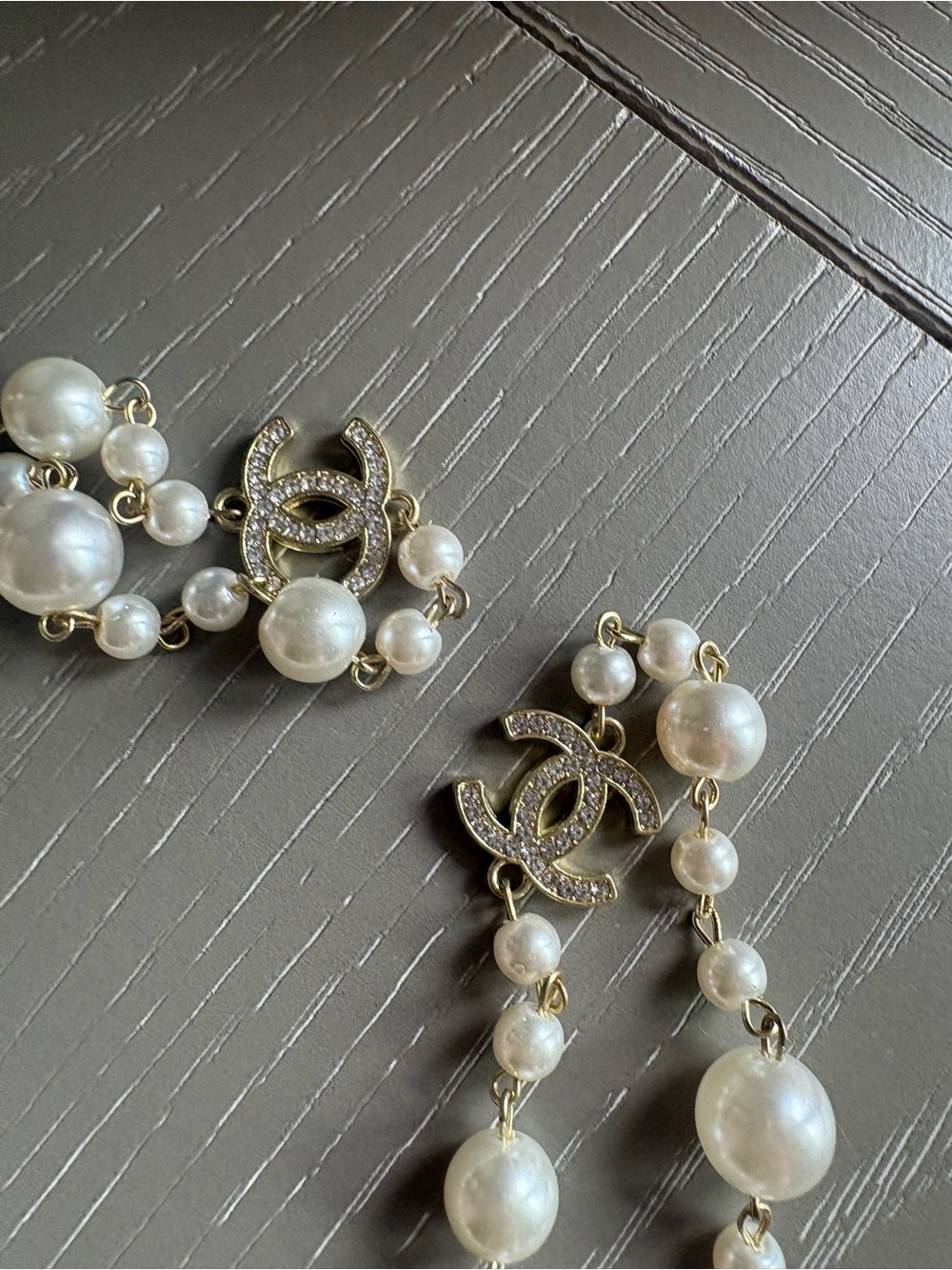 FaSHION Pearl and Gold-Tone Chain Long Necklace - Designer Style 29” - Picture 8 of 8